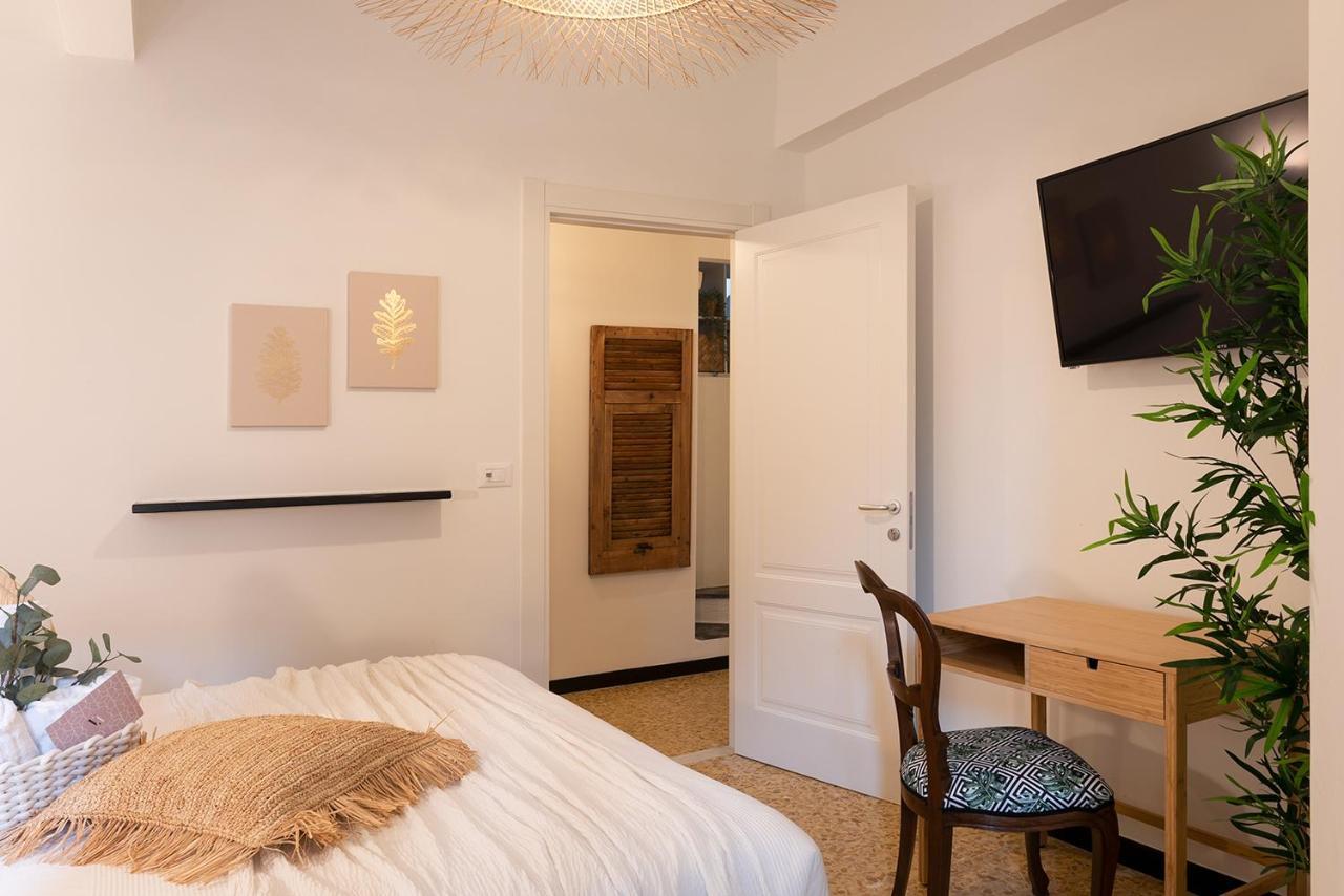 Ensemble Rooms Di Vayadu Alassio Exterior photo
