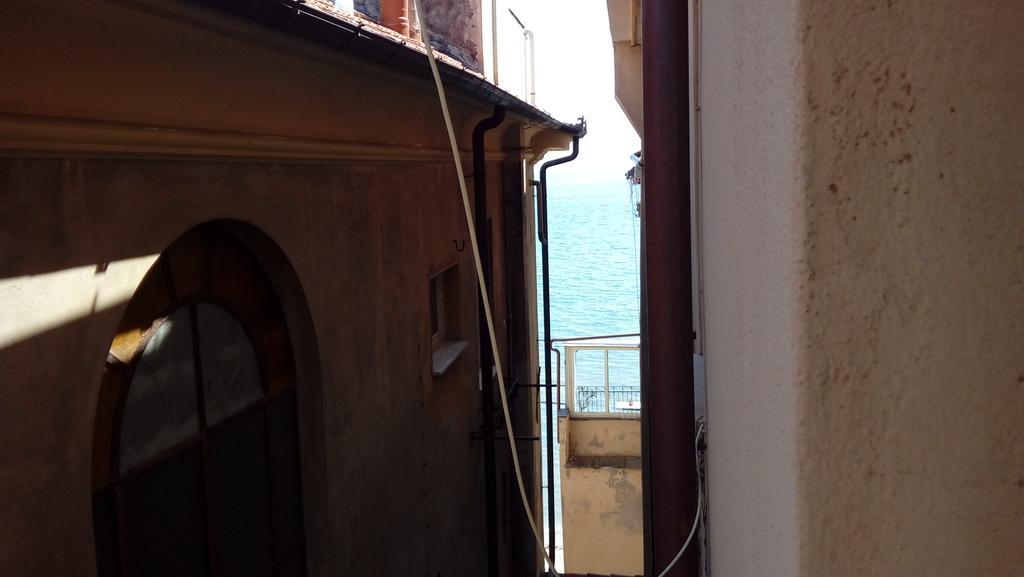 Ensemble Rooms Di Vayadu Alassio Exterior photo