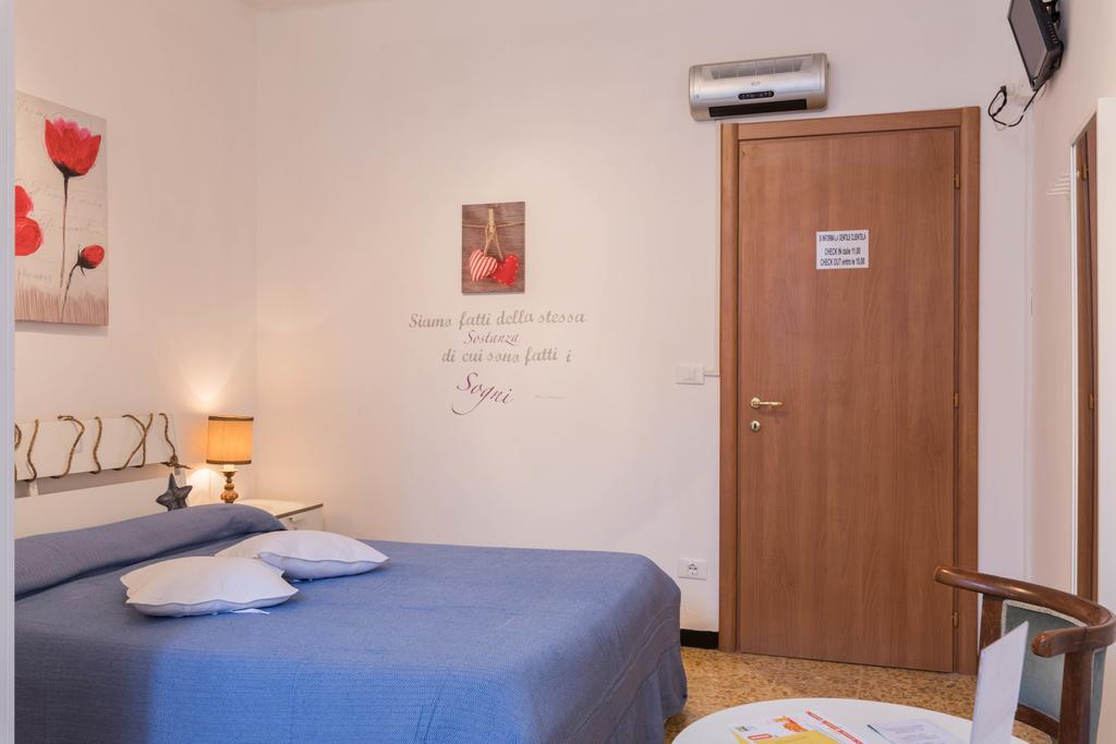 Ensemble Rooms Di Vayadu Alassio Exterior photo