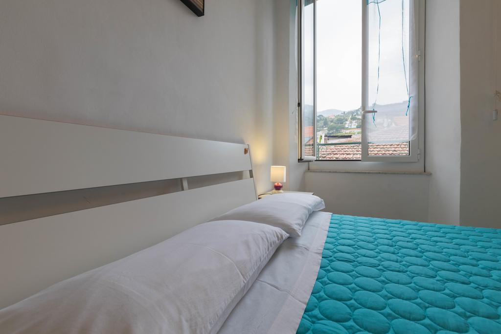 Ensemble Rooms Di Vayadu Alassio Exterior photo